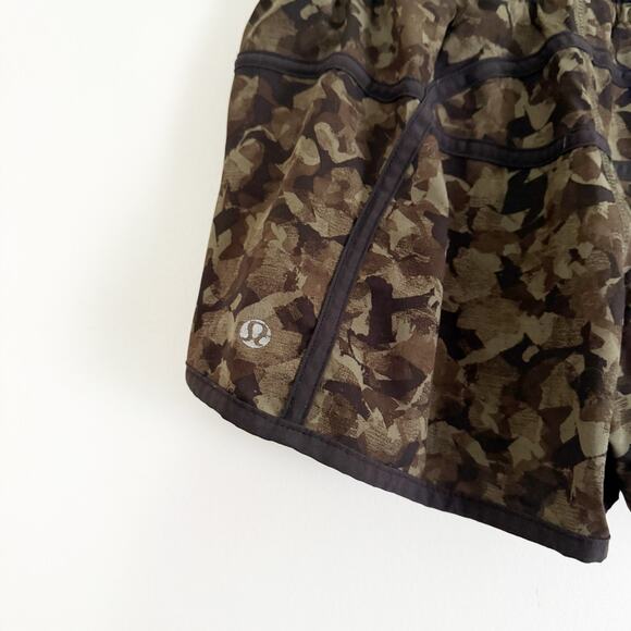 LULULEMON Tracker Short III Mystic Jungle Fatigue Green Black 4 - Picture 9 of 11